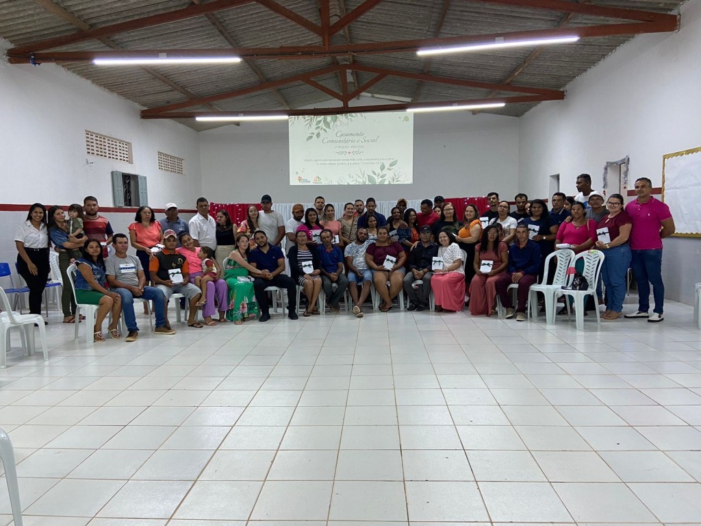 A Prefeitura de Nova Floresta promoveu um Encontro de Casais + Entrega de Convites para o Casamento Social e Comunitário.