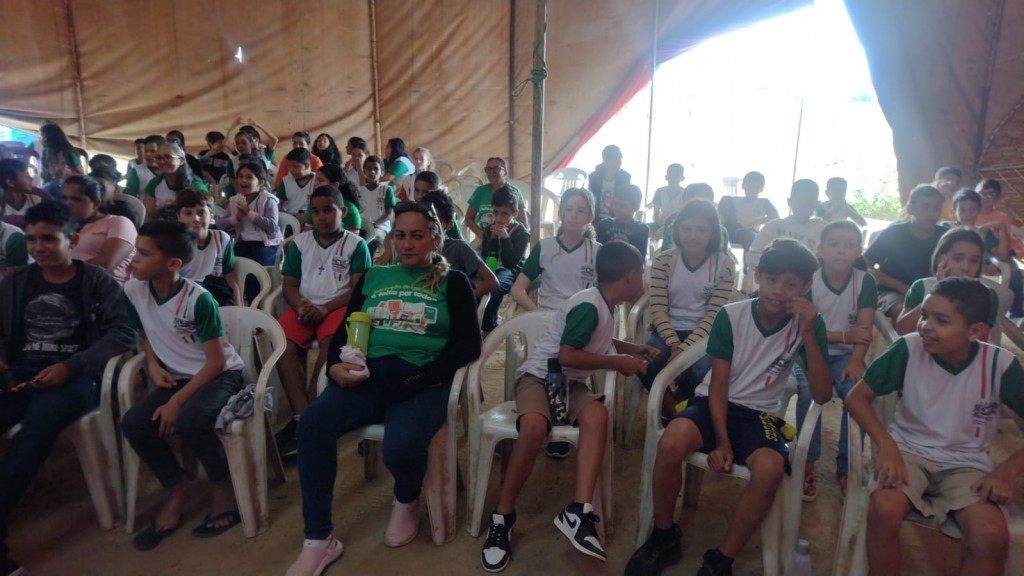 A Prefeitura Municipal de Nova Floresta juntamente com a Secretaria de Educação, promoveram uma manhã circense para os alunos das Escolas Municipais