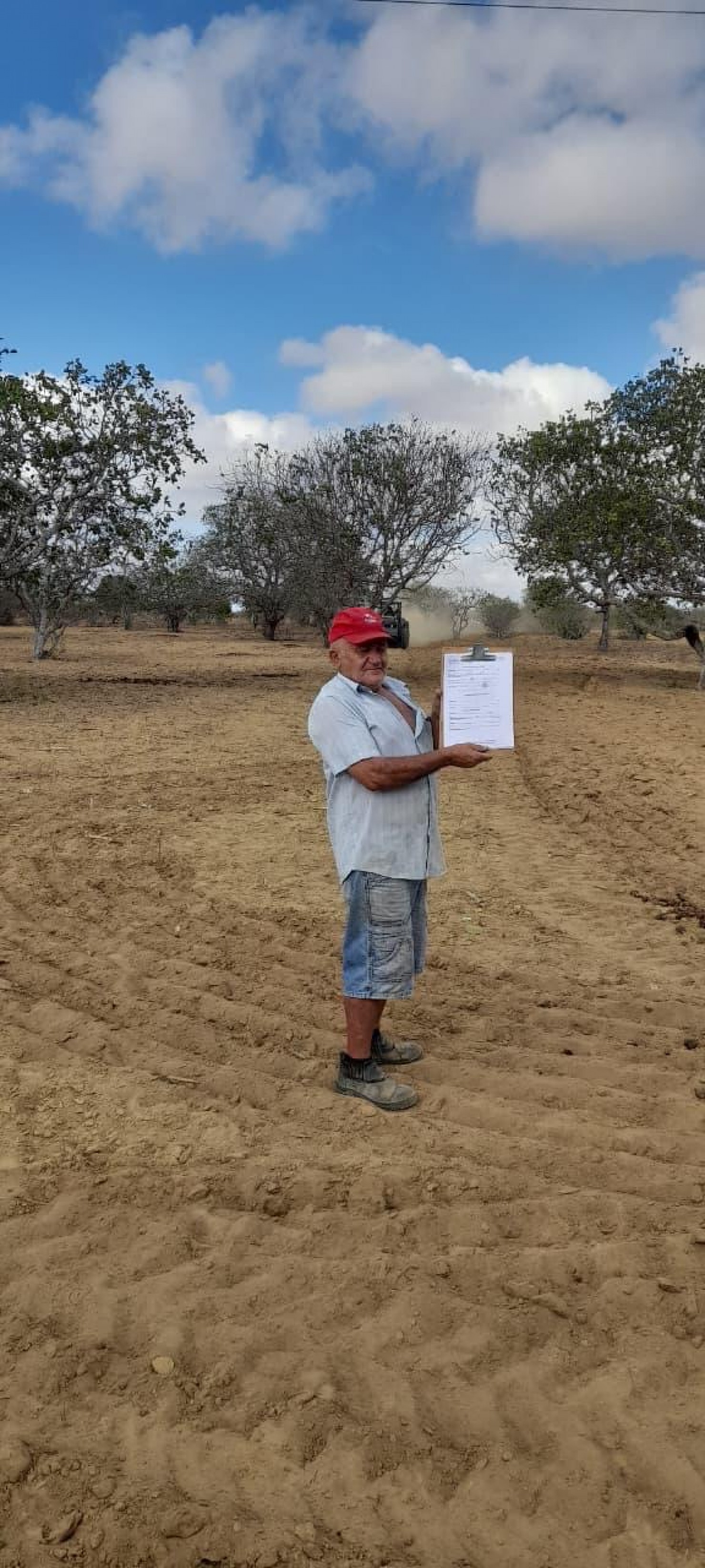 Prefeitura de Nova Floresta realiza revisão de tratores e grades para o corte de terras dos agricultores