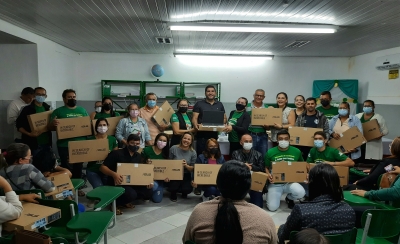 Prefeitura de Nova Floresta entrega notebooks para professores da Rede Municipal de Ensino