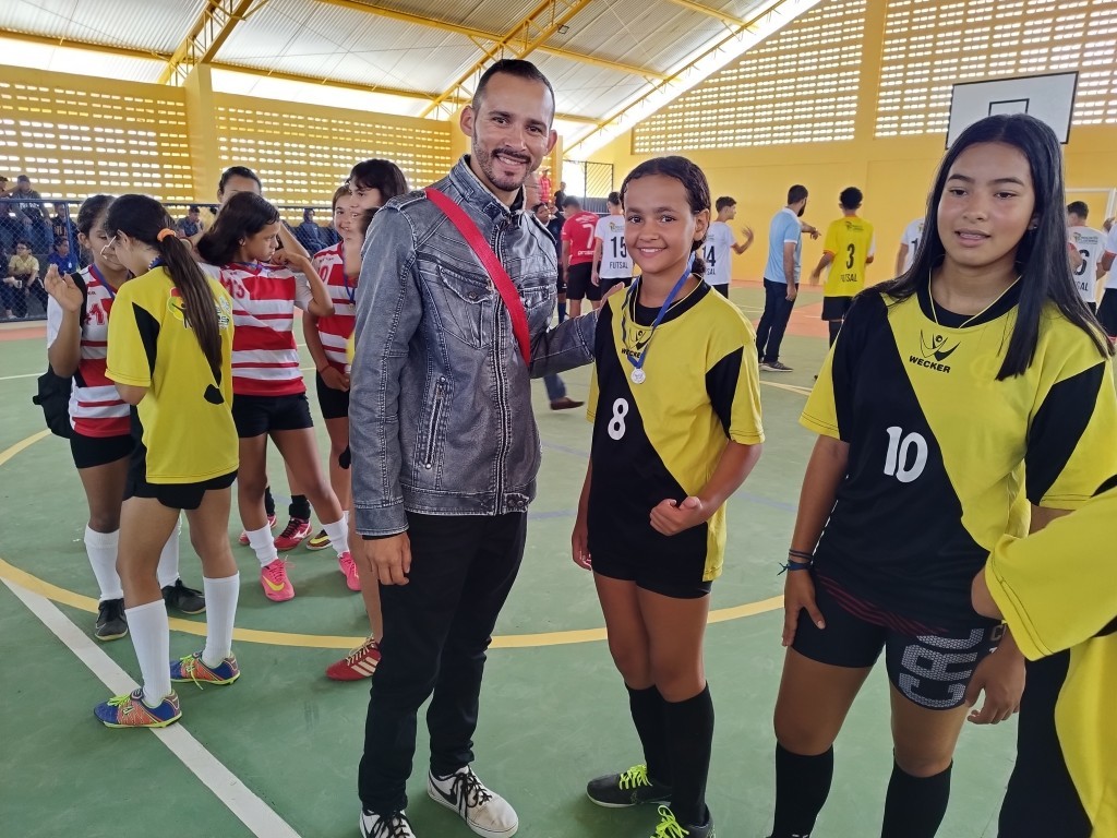 Escola Papa Paulo VI realiza amistoso preparatório para Jogos Interclasses no Giásio Lalitão