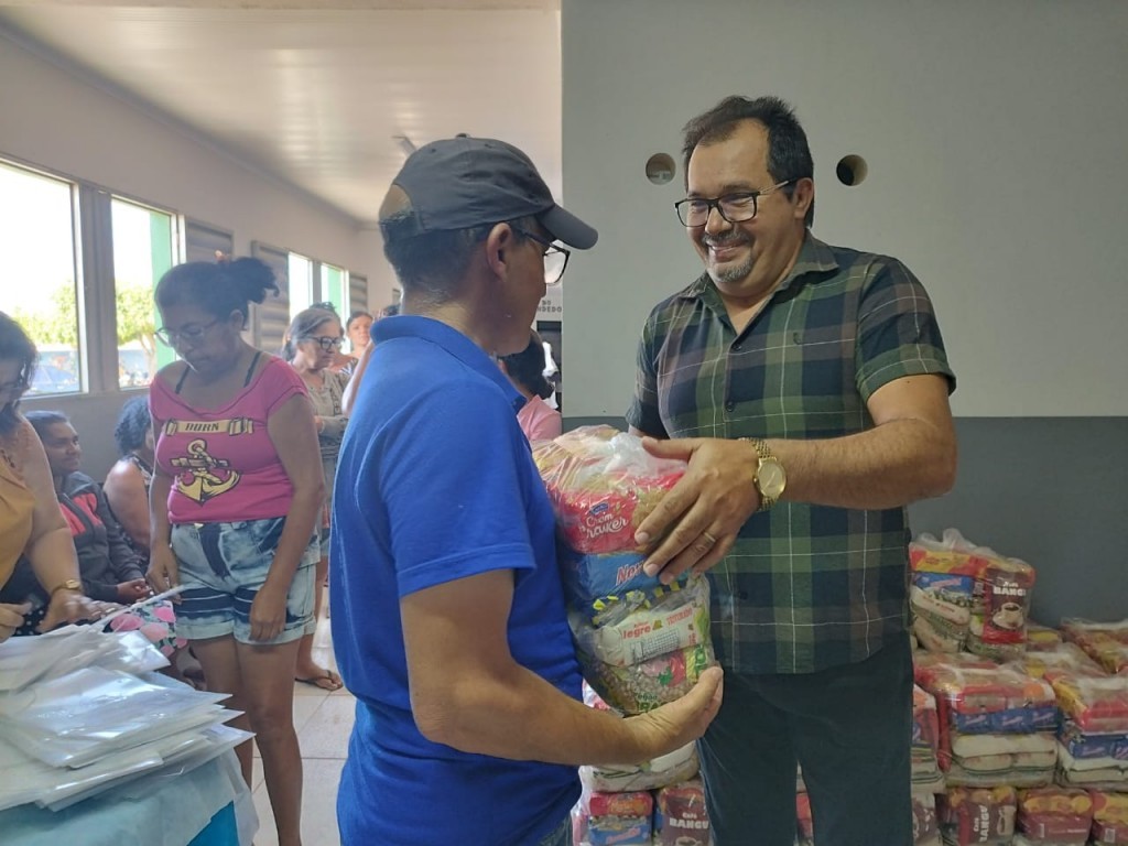 Prefeitura de Nova Floresta realiza entrega de cestas básicas.