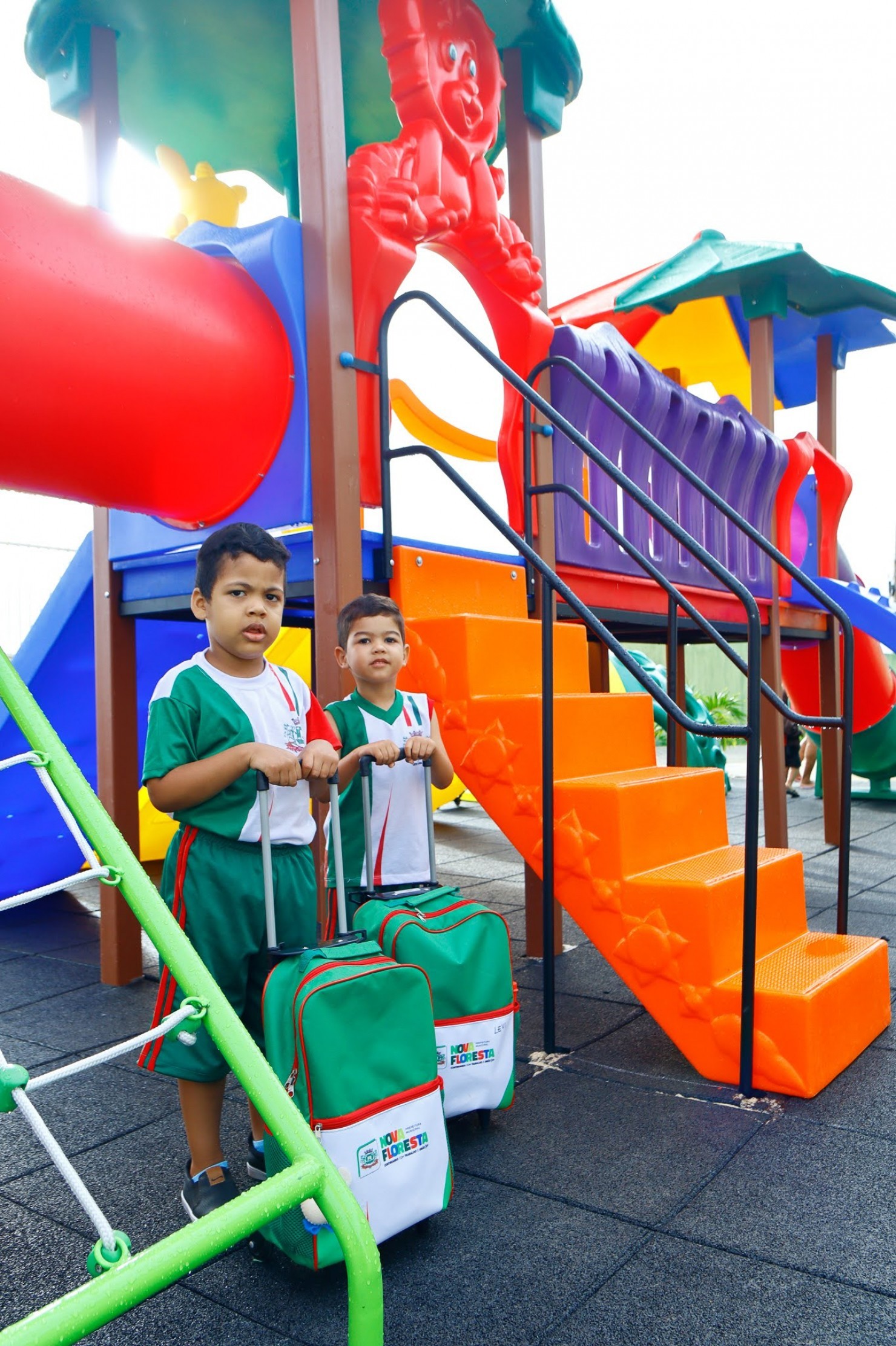 Creche Jéssica Dantas recebe novo playground para atividades lúdicas e recreativas