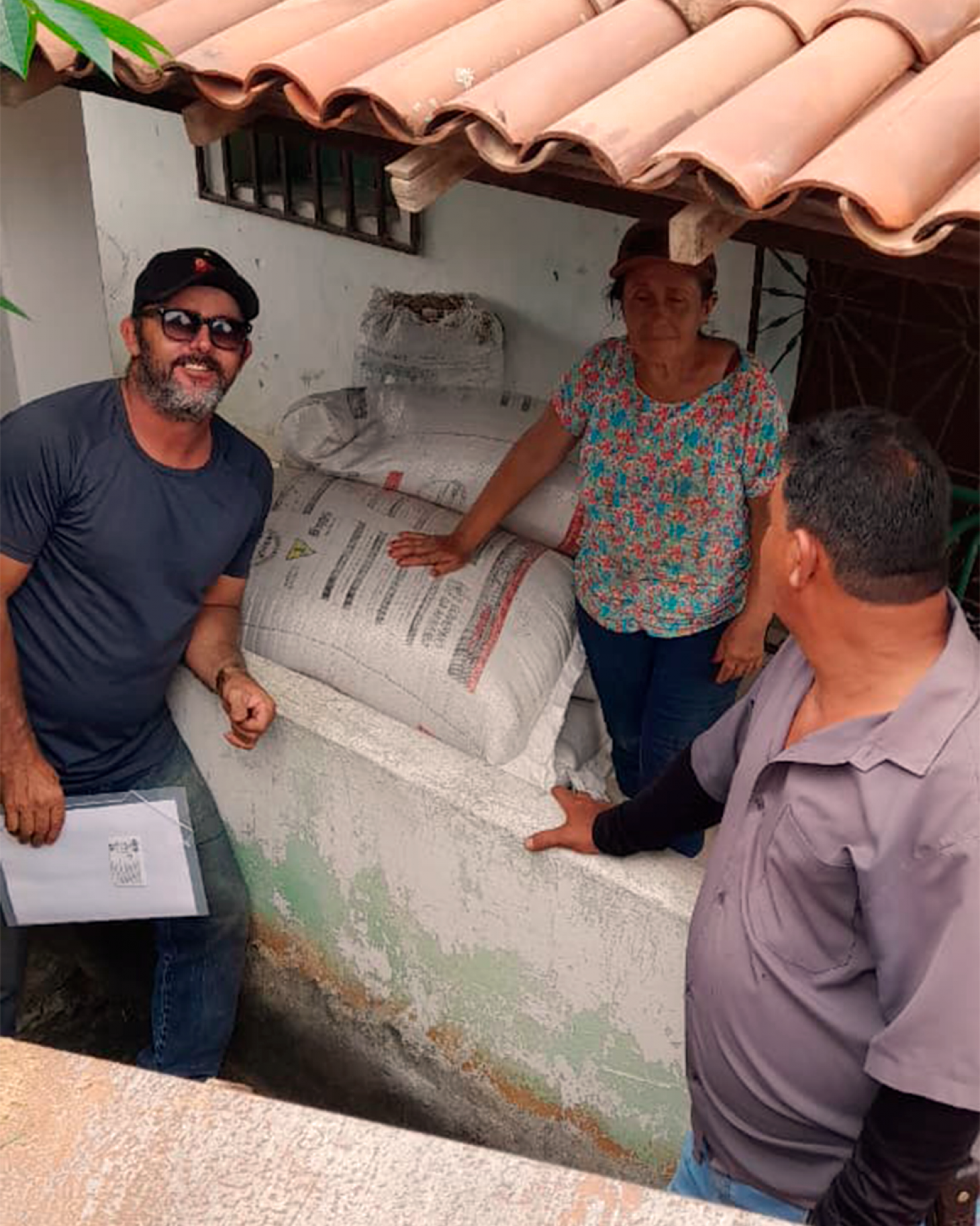 Prefeitura de Nova Floresta realiza entrega de ração subsidiada a produtores rurais