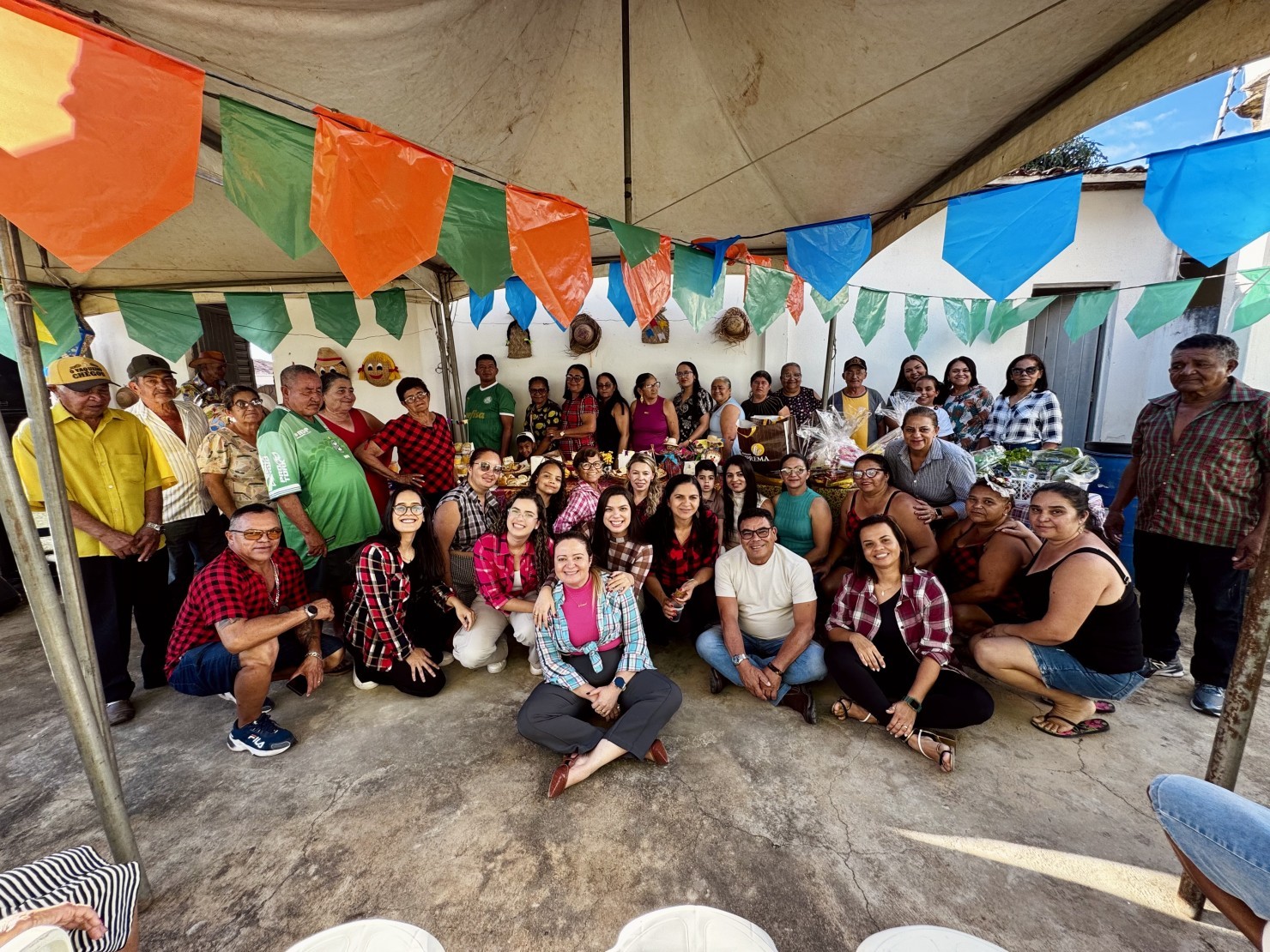 PSF IV realiza comemoração junina com sorteio de brindes e momento de integração