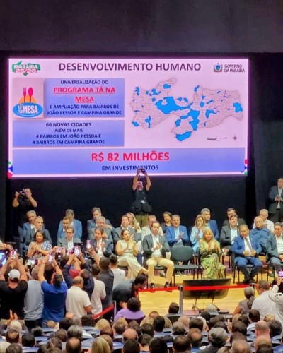 Prefeito Iran Santos participa da solenidade de lançamento do programa Paraíba 2025-2026 em João Pessoa