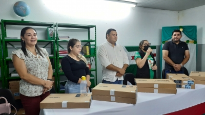 Prefeitura de Nova Floresta entrega notebooks para professores da Rede Municipal de Ensino