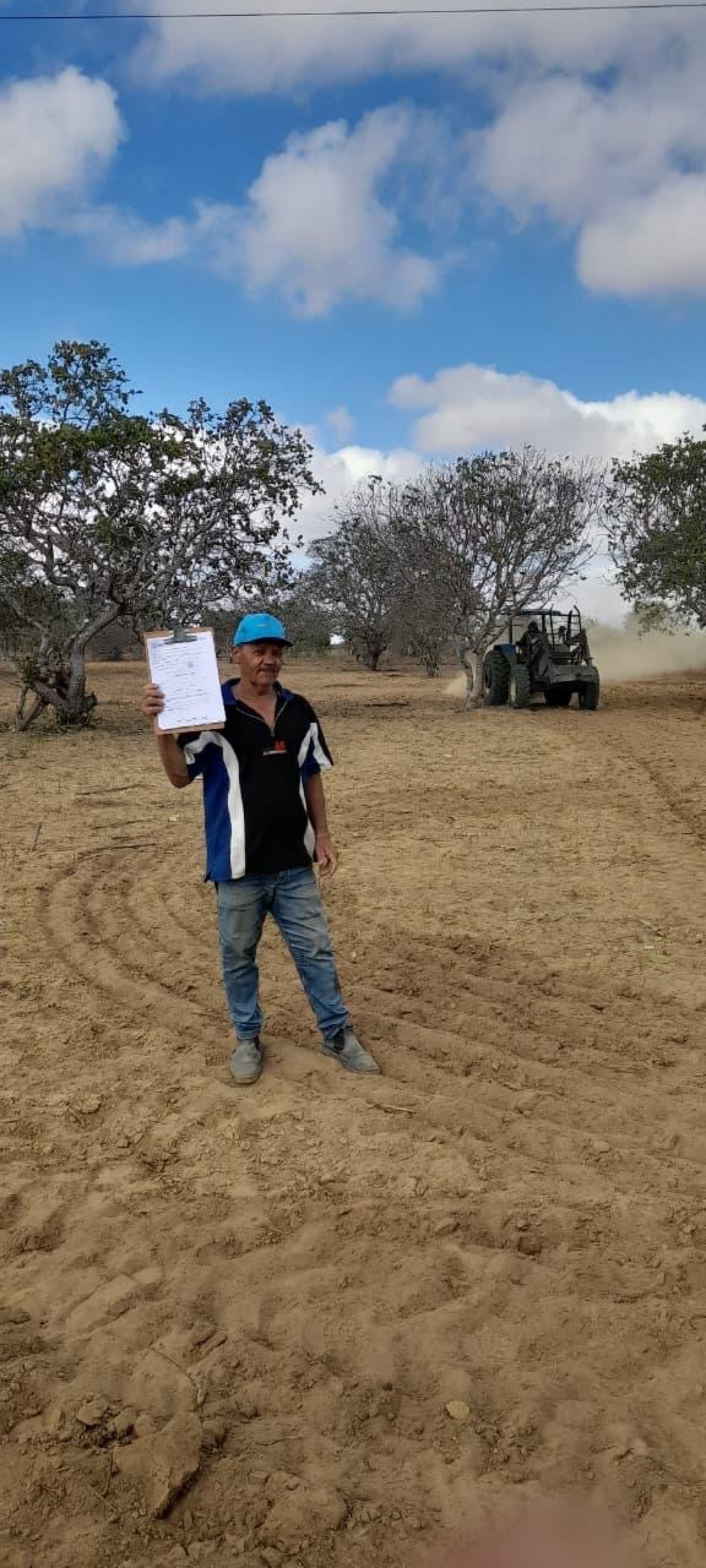Prefeitura de Nova Floresta realiza revisão de tratores e grades para o corte de terras dos agricultores