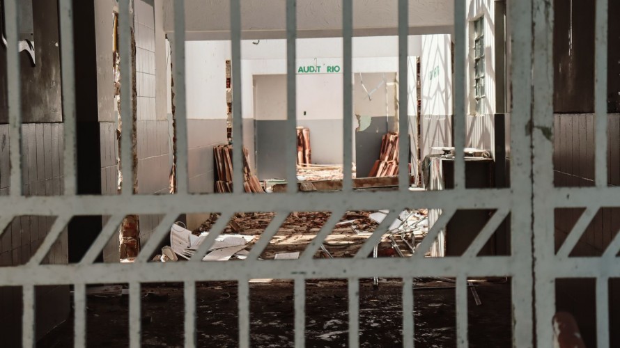 Prefeitura assina contrato para demolição da antiga Escola Papa Paulo VI e início de nova obra