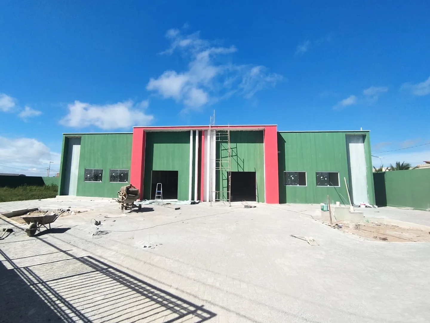 Prefeito Jarson acompanha andamento das obras de construção de creche no bairro Silvestre arcia