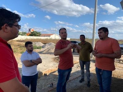 PREFEITO JARSON SANTOS ACOMPANHA O ANDAMENTO DA CONSTRUÇÃO DE GINÁSIO POLIESPORTIVO