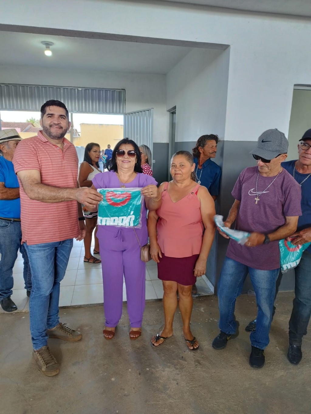 Prefeitura de Nova Floresta realiza Forró dos Idosos especial de Dia dos Pais e entrega fardamentos