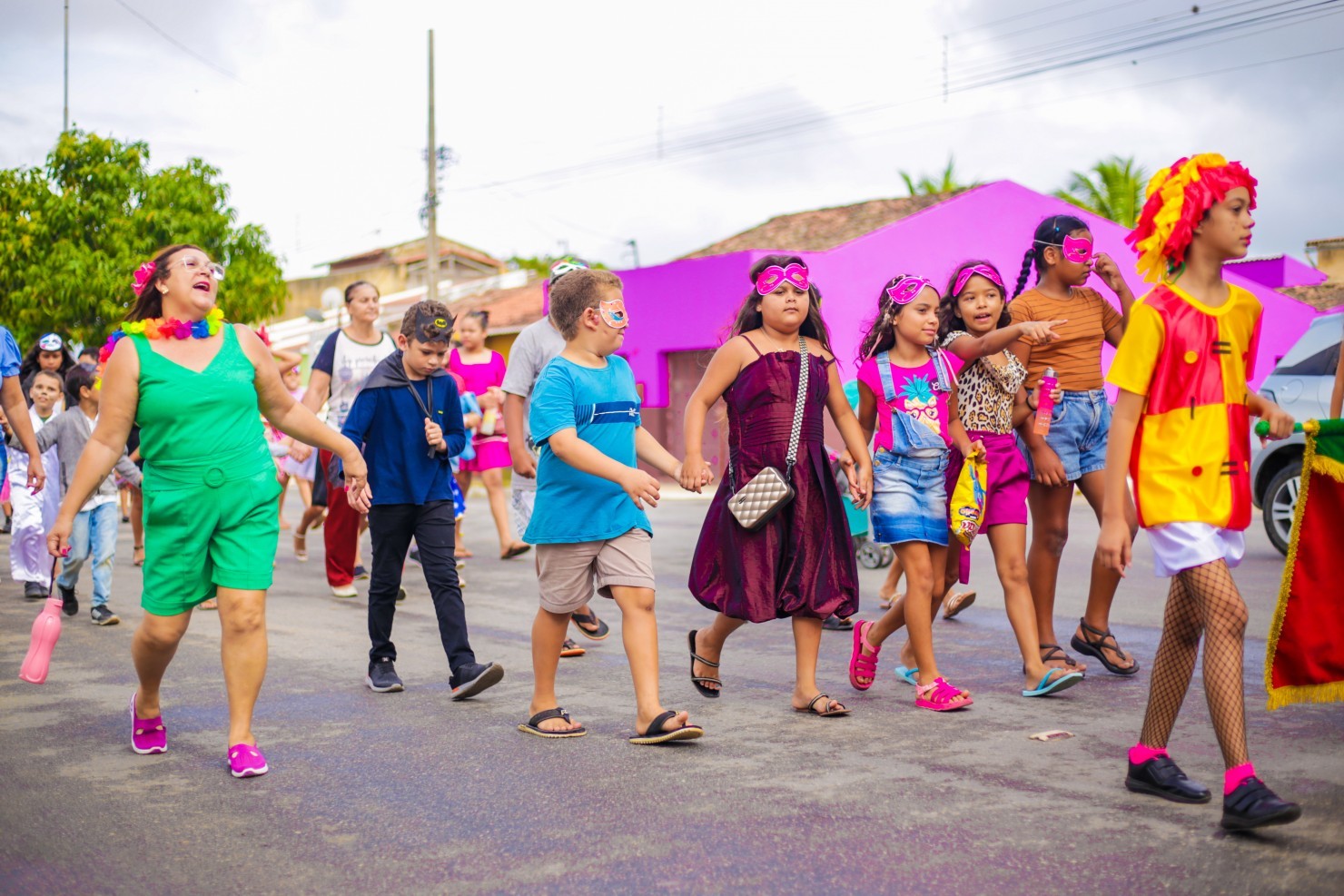 Bloco Escola Folia leva animação e alegria às ruas de Nova Floresta