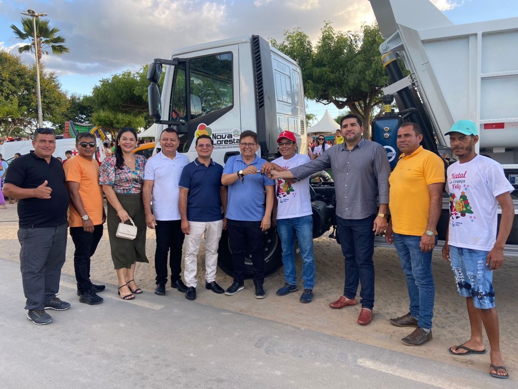 Prefeitura de Nova Floresta realiza entrega de novos veículos e assinatura de novas ordens de serviço.