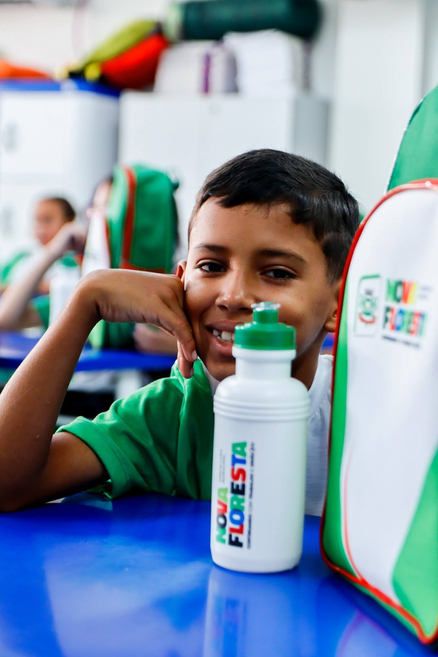 Prefeitura de Nova Floresta inicia distribuição de mais de 1.600 kits escolares para alunos da rede municipal