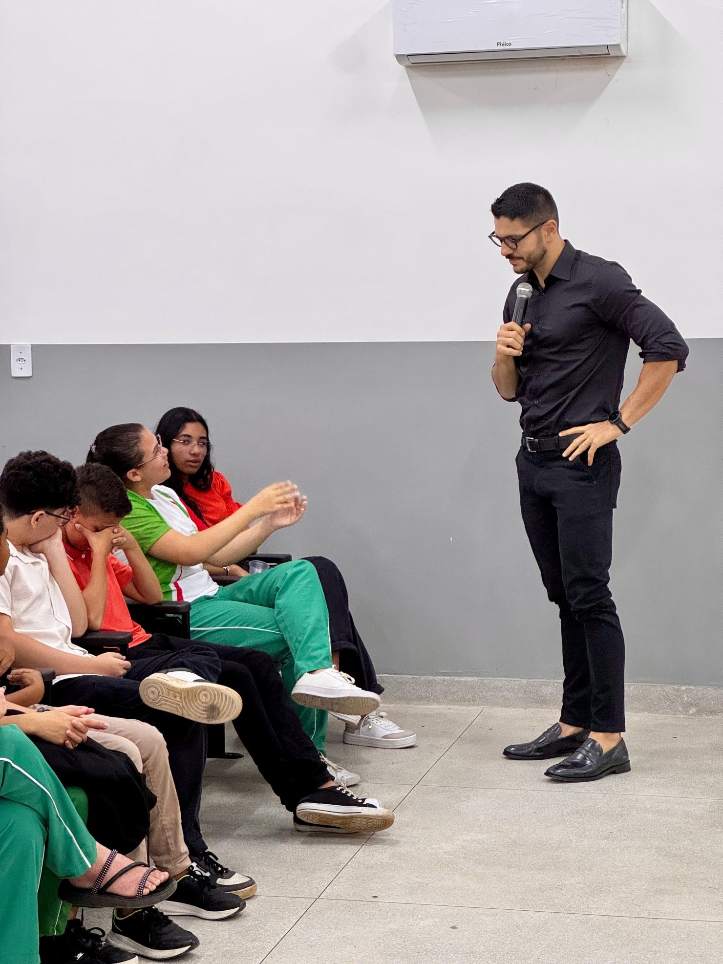 Nova Floresta promove palestra sobre escuta protegida durante ações da campanha Maio Laranja