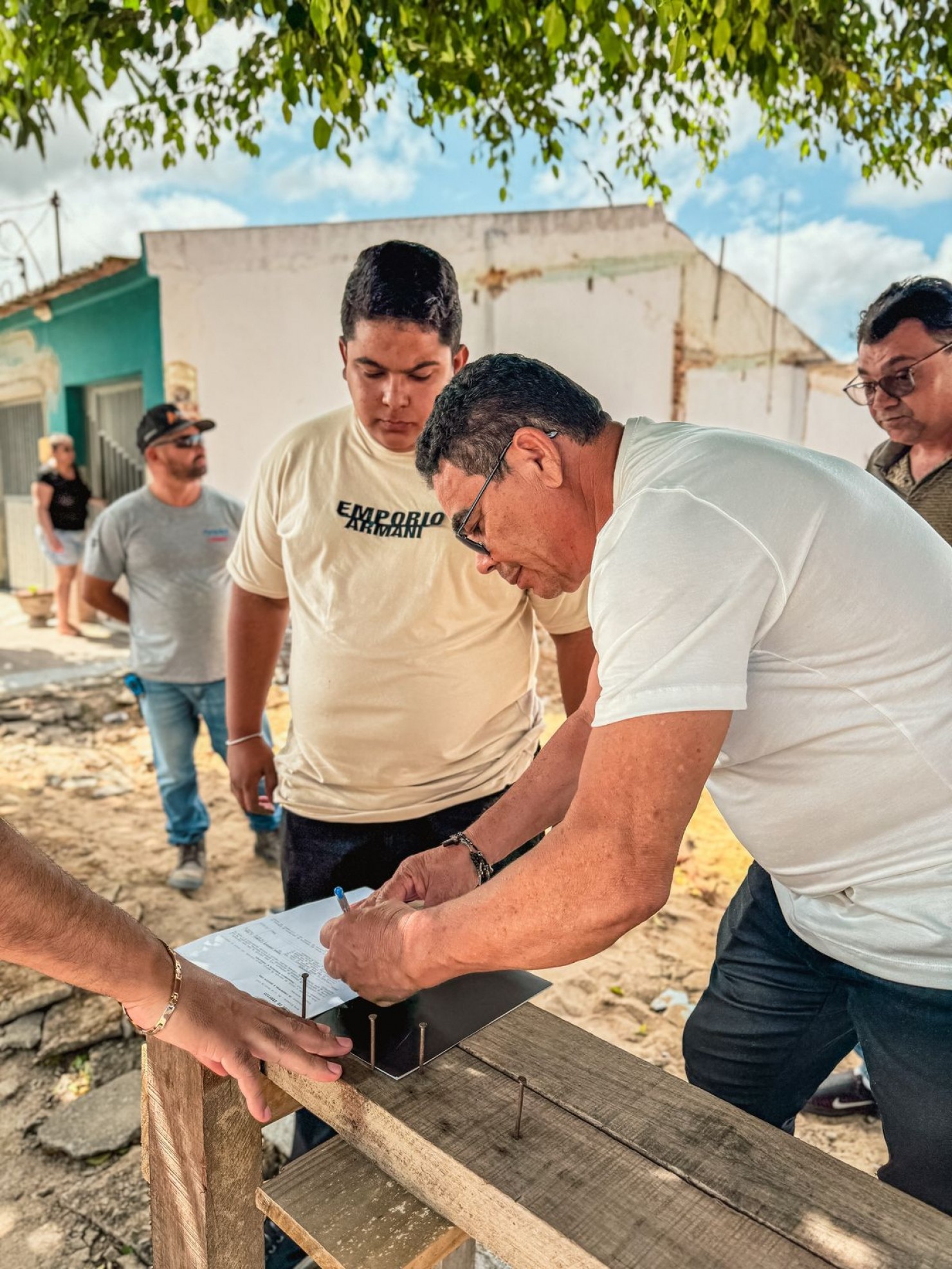 Nova Floresta ganha investimentos na educação e no lazer: iniciadas as obras do Centro de Administração e Formação de Professores e da nova praça