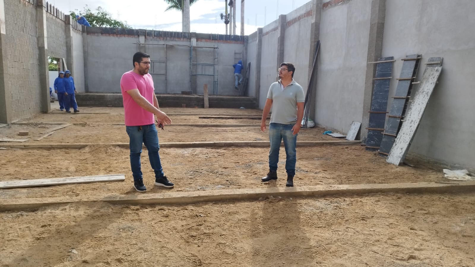 Prefeito Jarson acompanha obras de construção de Auditório