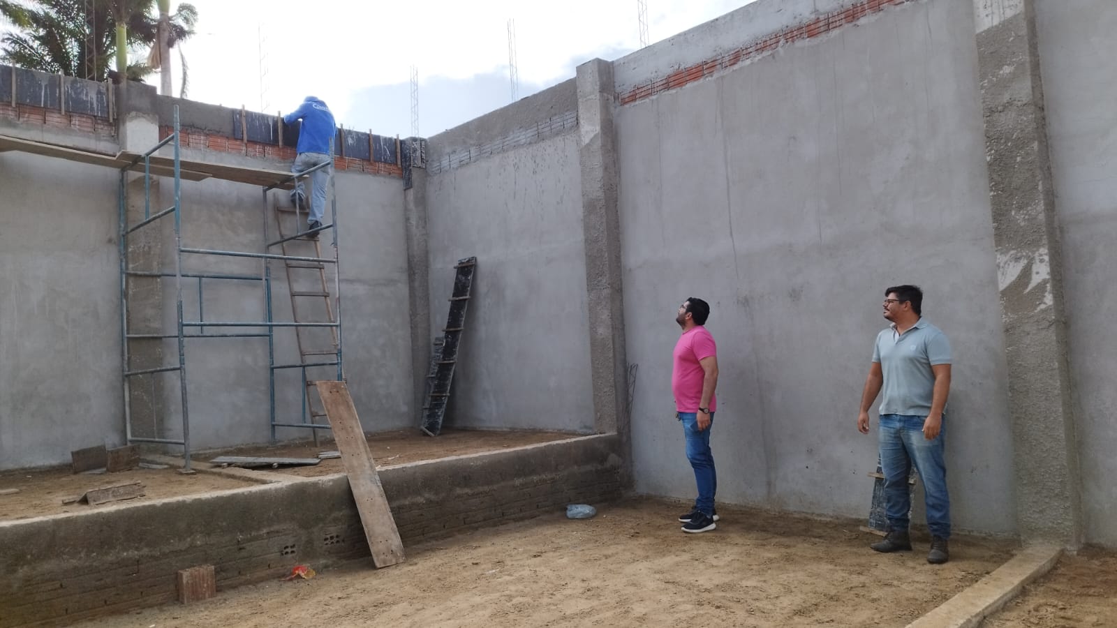 Prefeito Jarson acompanha obras de construção de Auditório