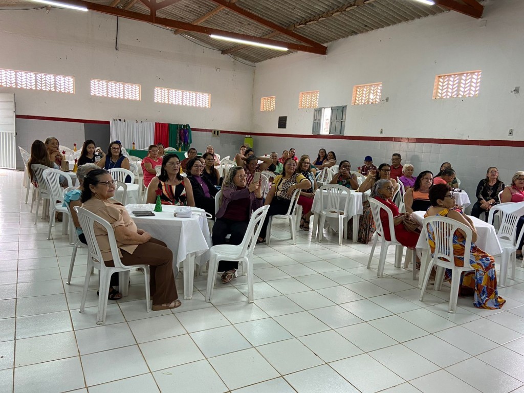 Prefeitura de Nova Floresta realiza Confraternização do Grupo de Idosos