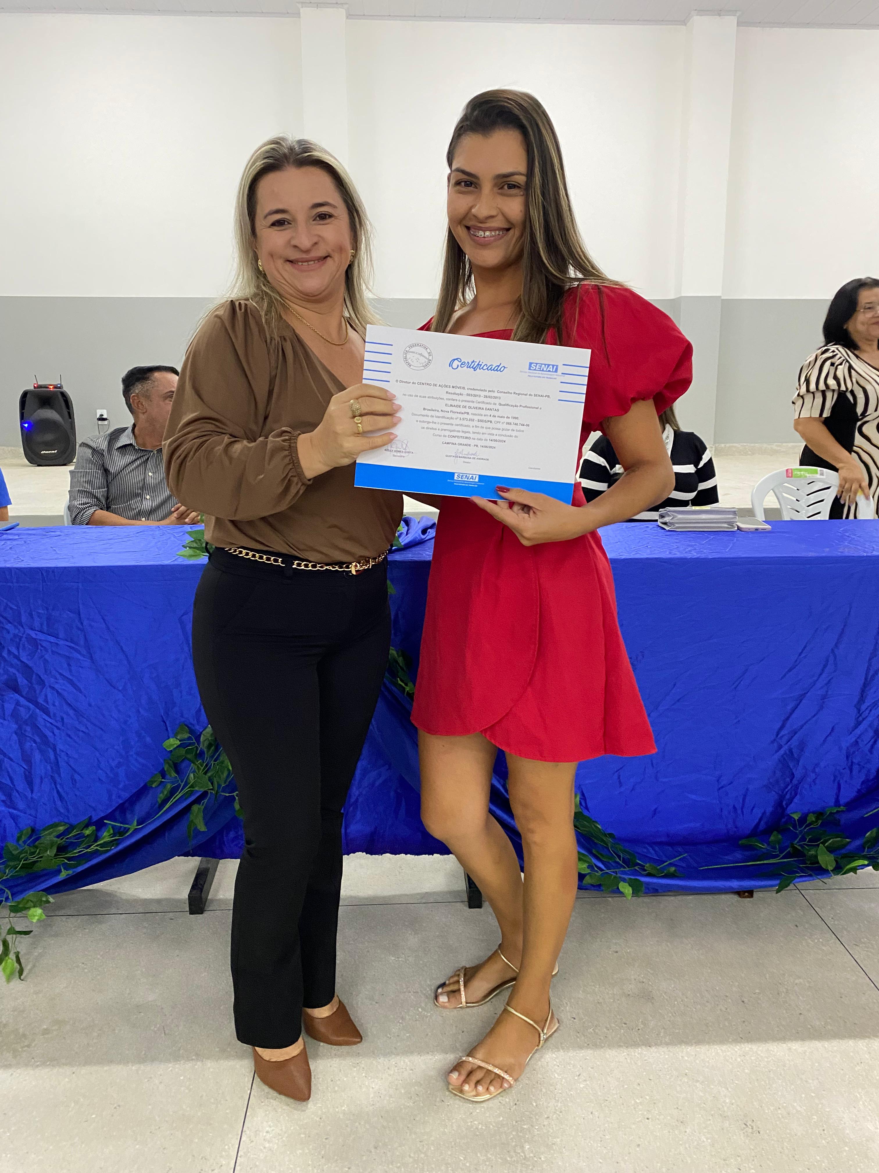 Prefeitura de Nova Floresta realiza entrega de Certificados de Conclusão de Curso Profissionalizante de Confeiteira pelo SENAI