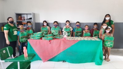 Prefeitura de Nova Floresta realiza entrega de kits escolares para alunos da rede municipal