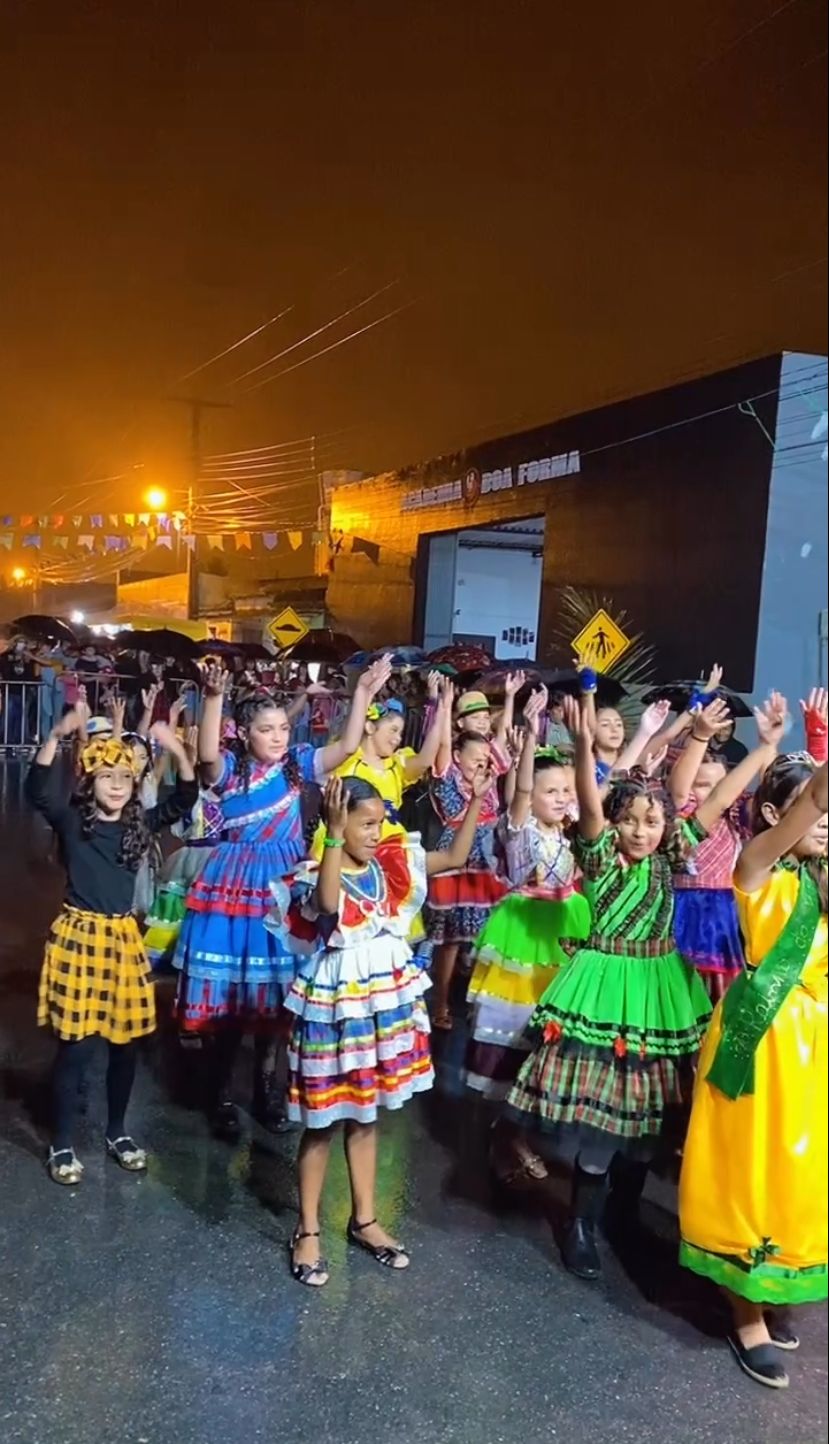 Prefeitura Municipal de Nova Floresta Realiza mais uma noite do São João de Bairros 2024 na Escola Julieta de Lima e Costa