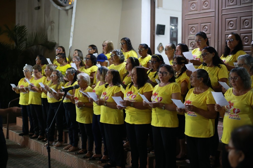 Prefeitura de Nova Floresta entrega fardamento ao grupo de idosos/ coral grupo de idosos do projeto viver bem.