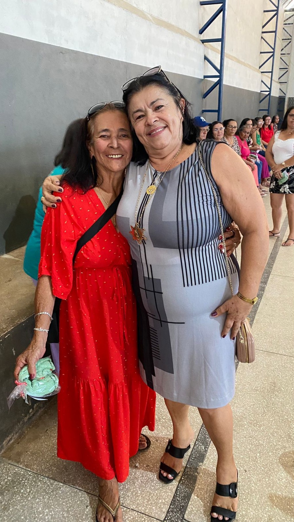 Prefeitura de Nova Floresta promove comemoração do Dia das Mães no Forró dos Idosos