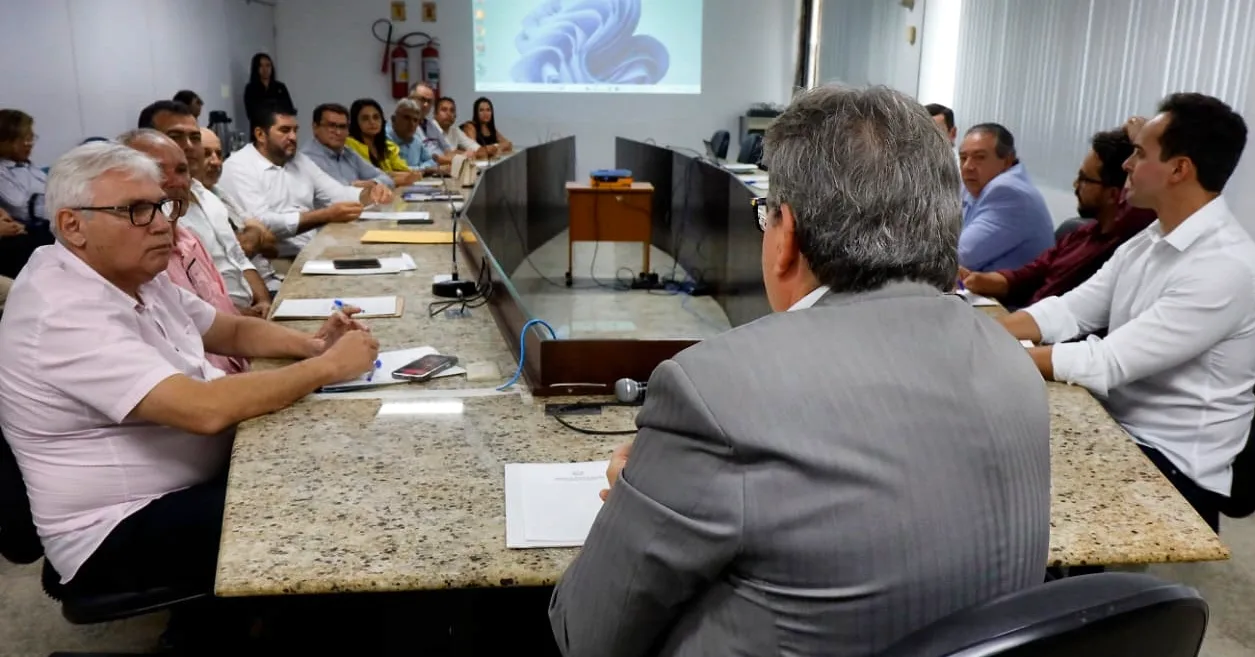 Prefeito Jarson se reúne com Governador em João Pessoa