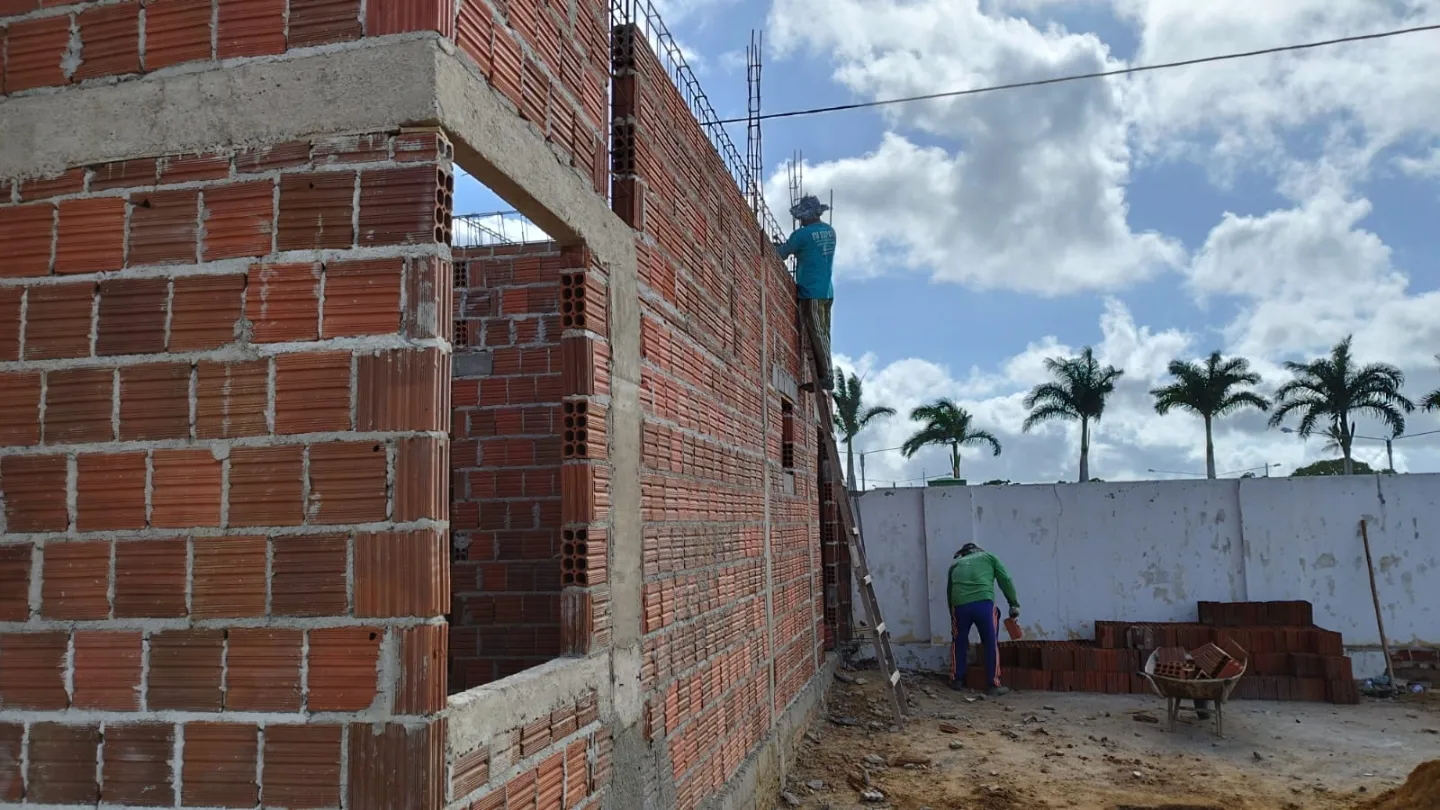 Prefeito Jarson acompanha obras de construção do Cemitério