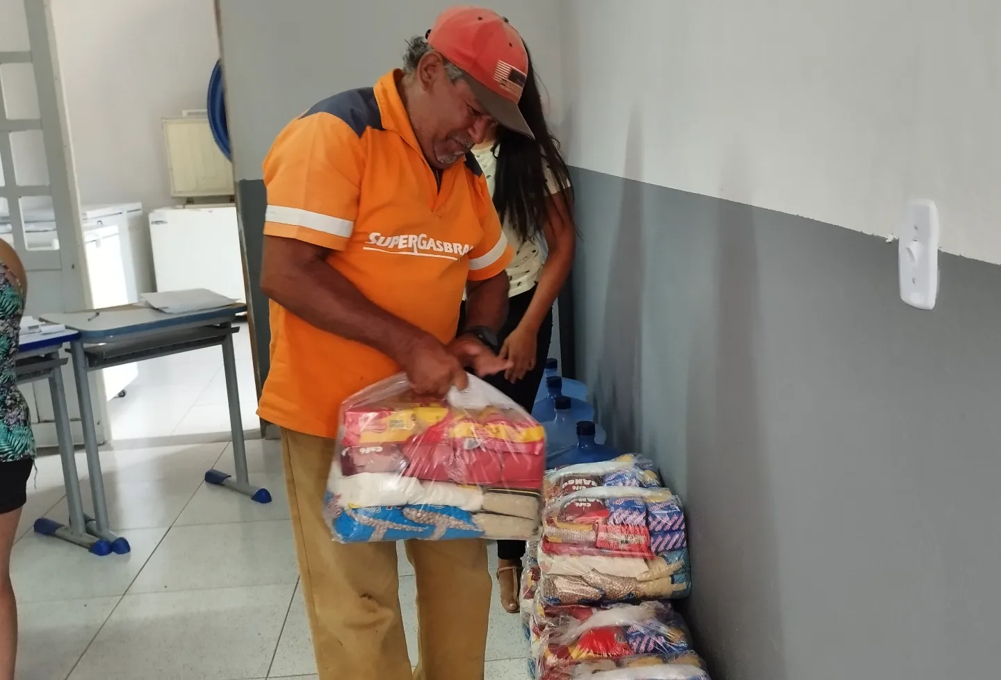 Prefeitura de Nova Floresta realiza entrega de cestas básicas na Secretaria de Assistência Social