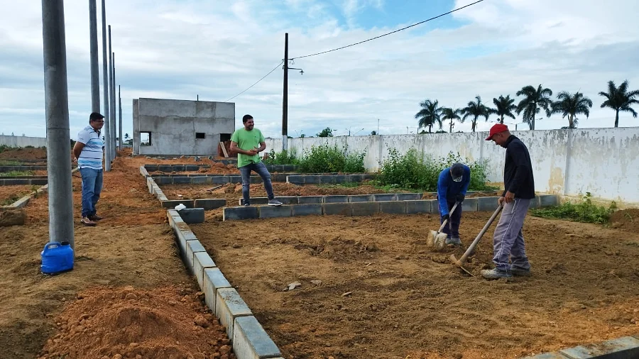 Prefeito Jarson acompanha obras de construção do novo cemitério