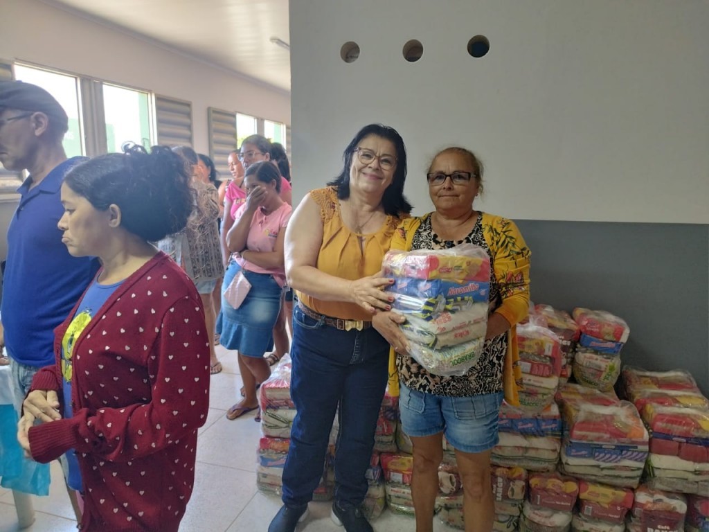 Prefeitura de Nova Floresta realiza entrega de cestas básicas.