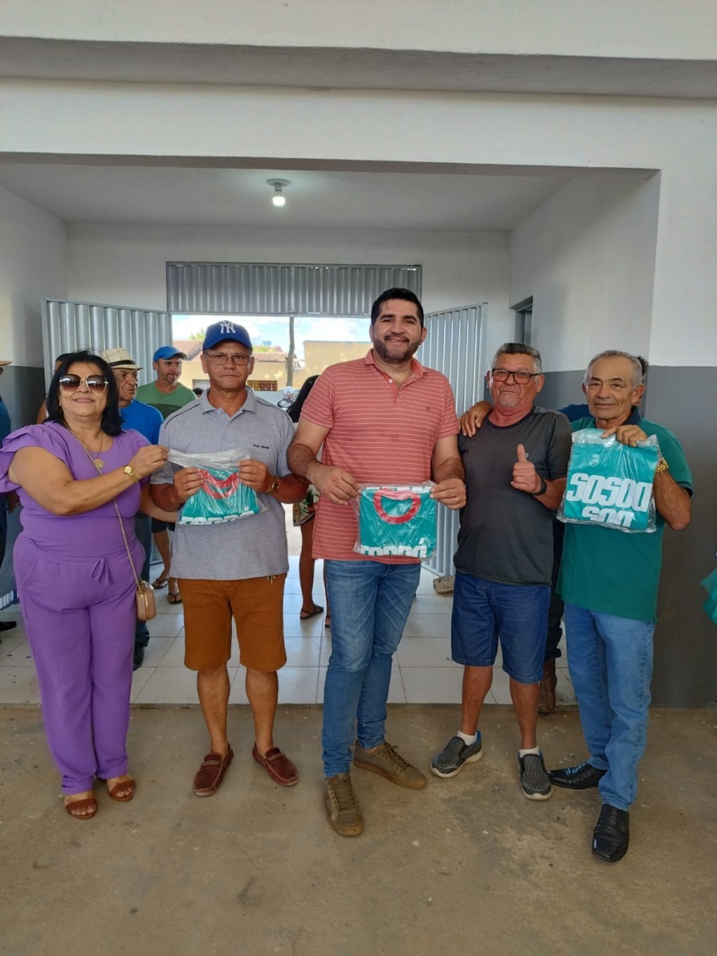 Prefeitura de Nova Floresta realiza Forró dos Idosos especial de Dia dos Pais e entrega fardamentos