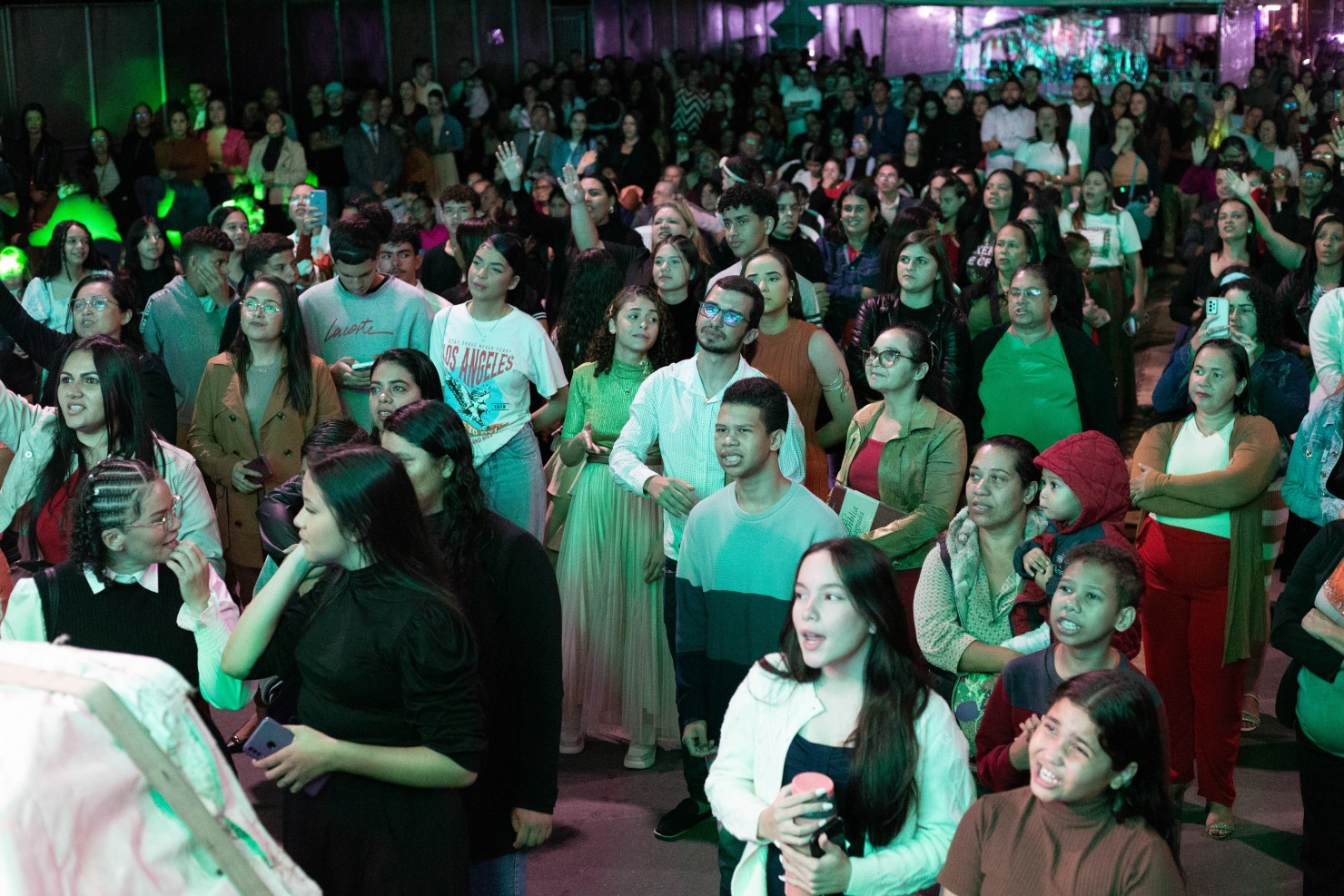 Show Evangélico com Rayanne Vanessa emociona fiéis na programação dos 66 anos de Nova Floresta
