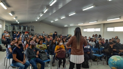 Secretária de Assistência Social de Nova Floresta realiza palestra na ECIT José Rolderick de Oliveira