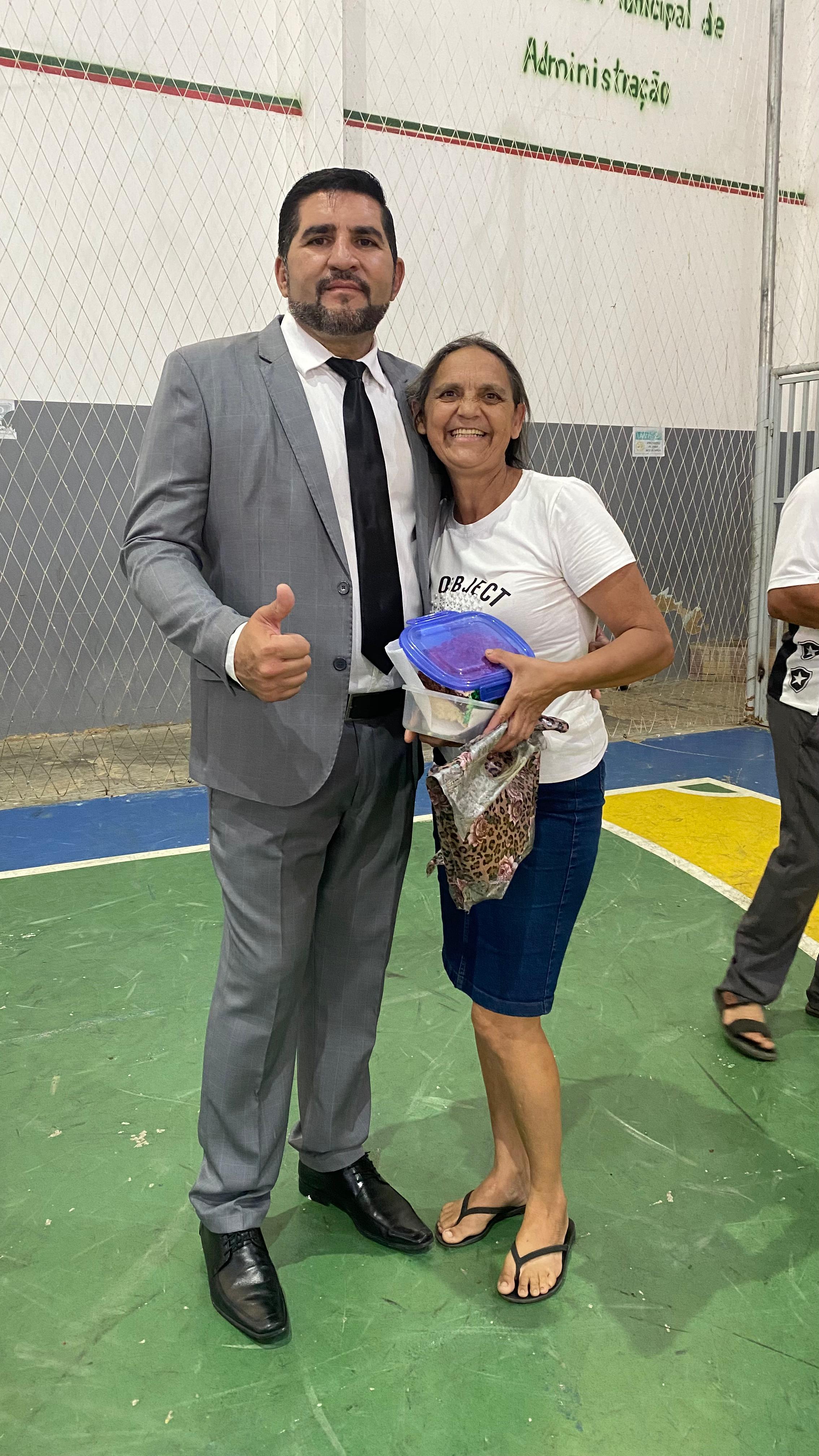 Hasteamento das Bandeiras e o Bolo de Emancipação