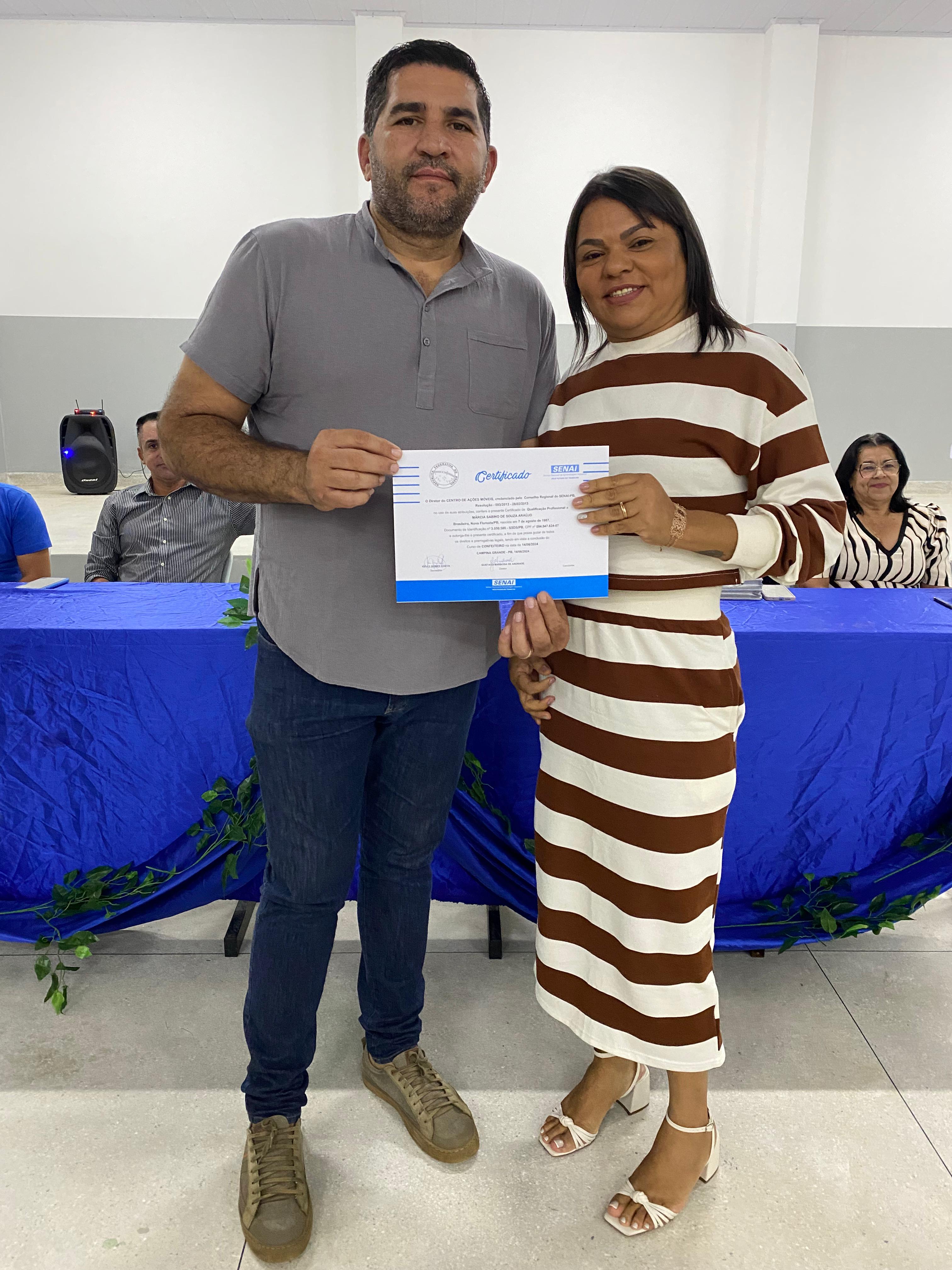 Prefeitura de Nova Floresta realiza entrega de Certificados de Conclusão de Curso Profissionalizante de Confeiteira pelo SENAI