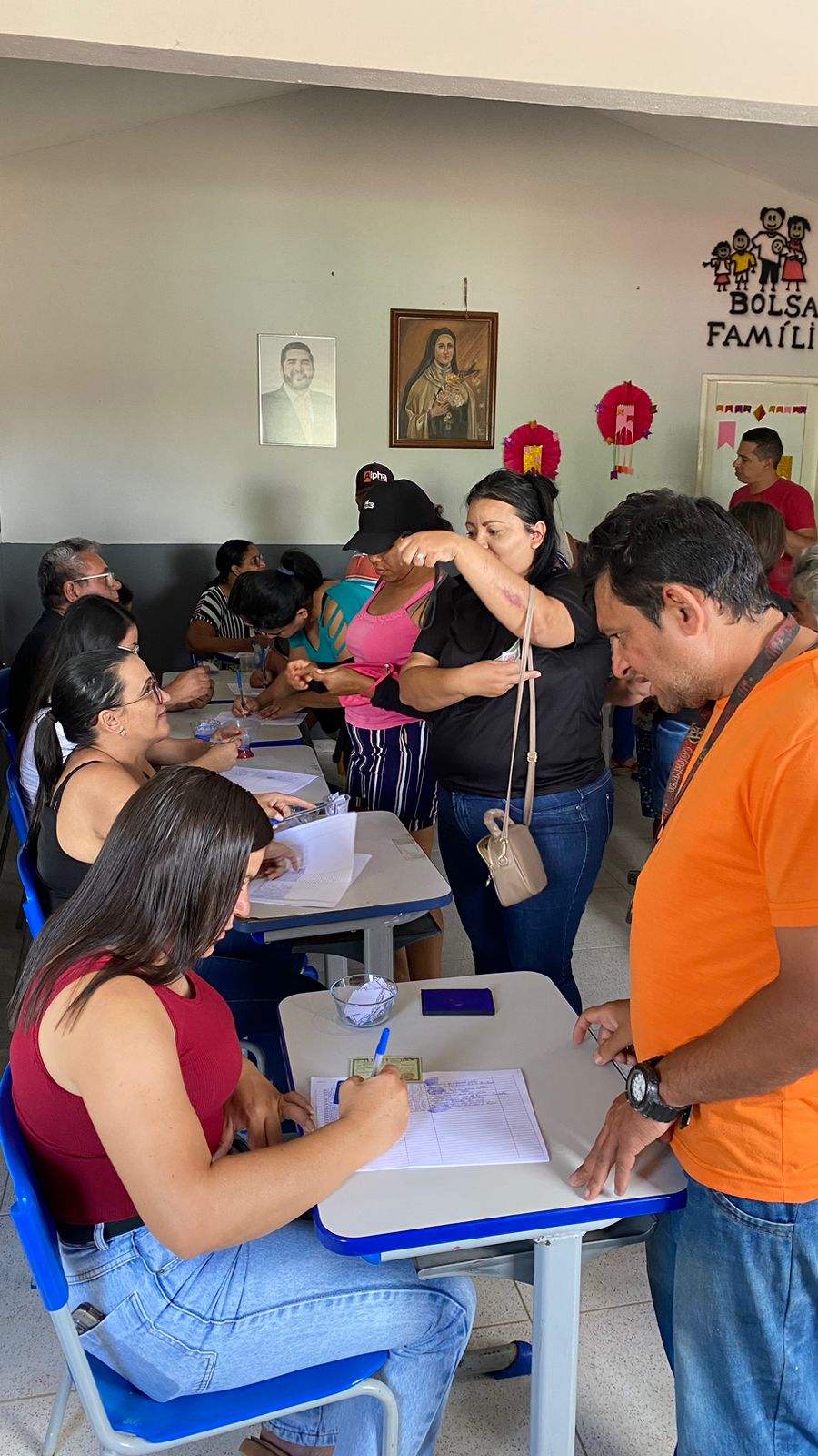Secretaria de Assistência Social, juntamente com a Prefeitura Municipal de Nova Floresta realizaram mais uma entrega de alimentos através do PAA