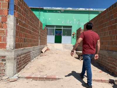 REFORMA E AMPLIAÇÃO EM ESCOLA NA ZONA RURAL SEGUE EM RITMO ACELERADO