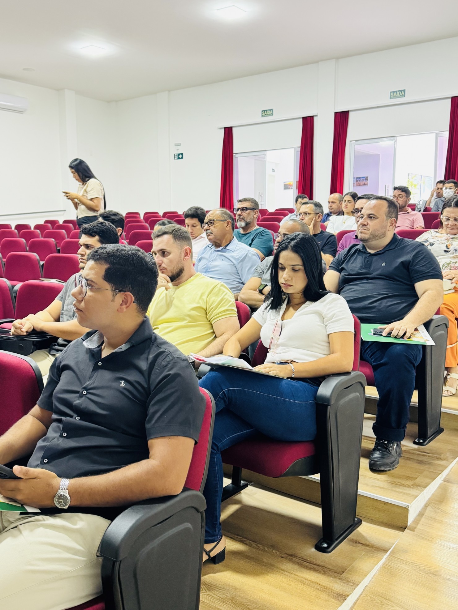 Prefeito Iran Santos participa de reunião do Orçamento Democrático 2025 em Barra de Santa Rosa