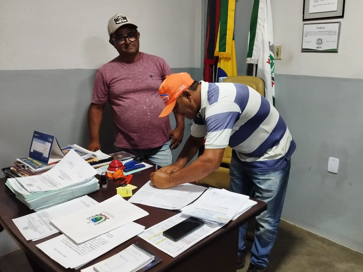 Prefeito Jarson assina ordem de serviço para retomada das obras de construção da creche do bairro Pau Brasil