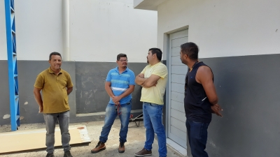 Prefeito Jarson acompanha início da substituição da cobertura metálica no Ginásio Alexandre Pereira Lima