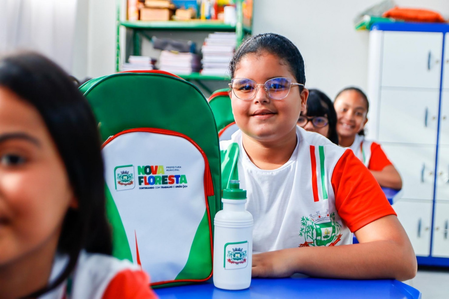 Prefeitura de Nova Floresta inicia distribuição de mais de 1.600 kits escolares para alunos da rede municipal