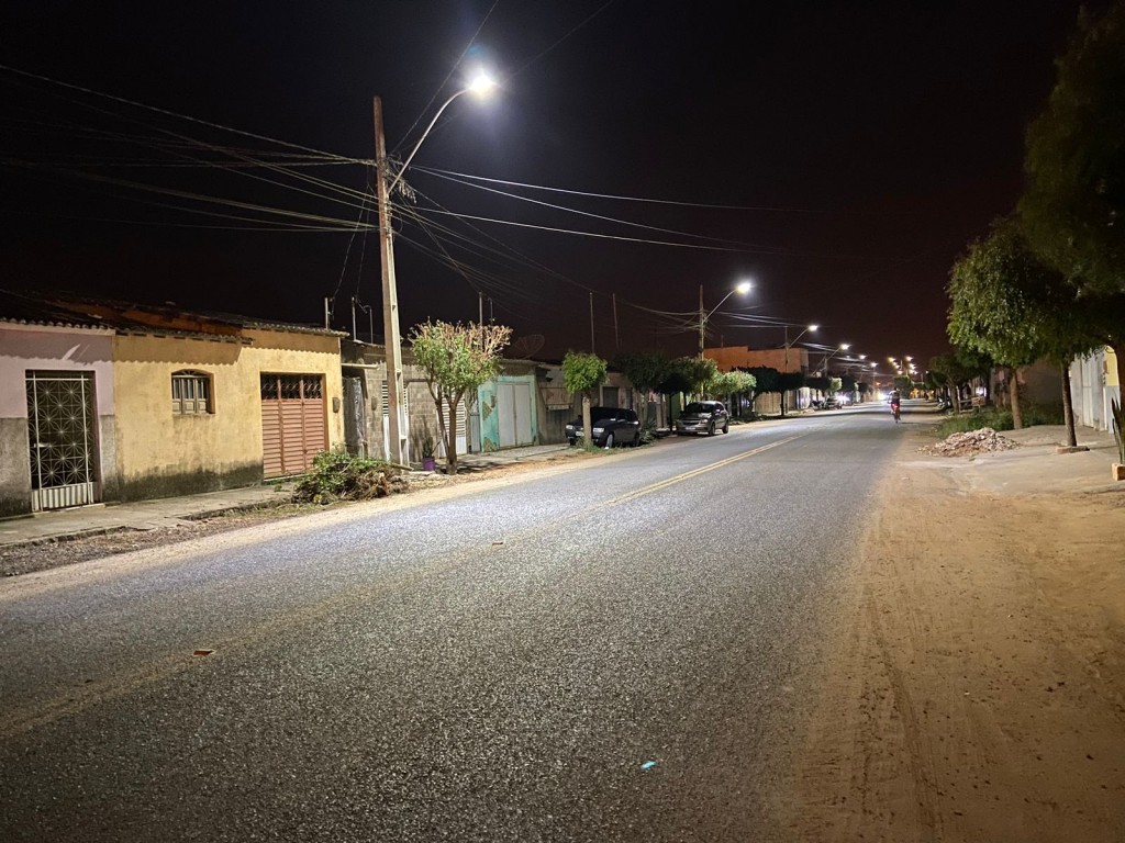 Prefeitura de Nova Floresta inicia substituição de lâmpadas comuns por lâmpadas de LED.