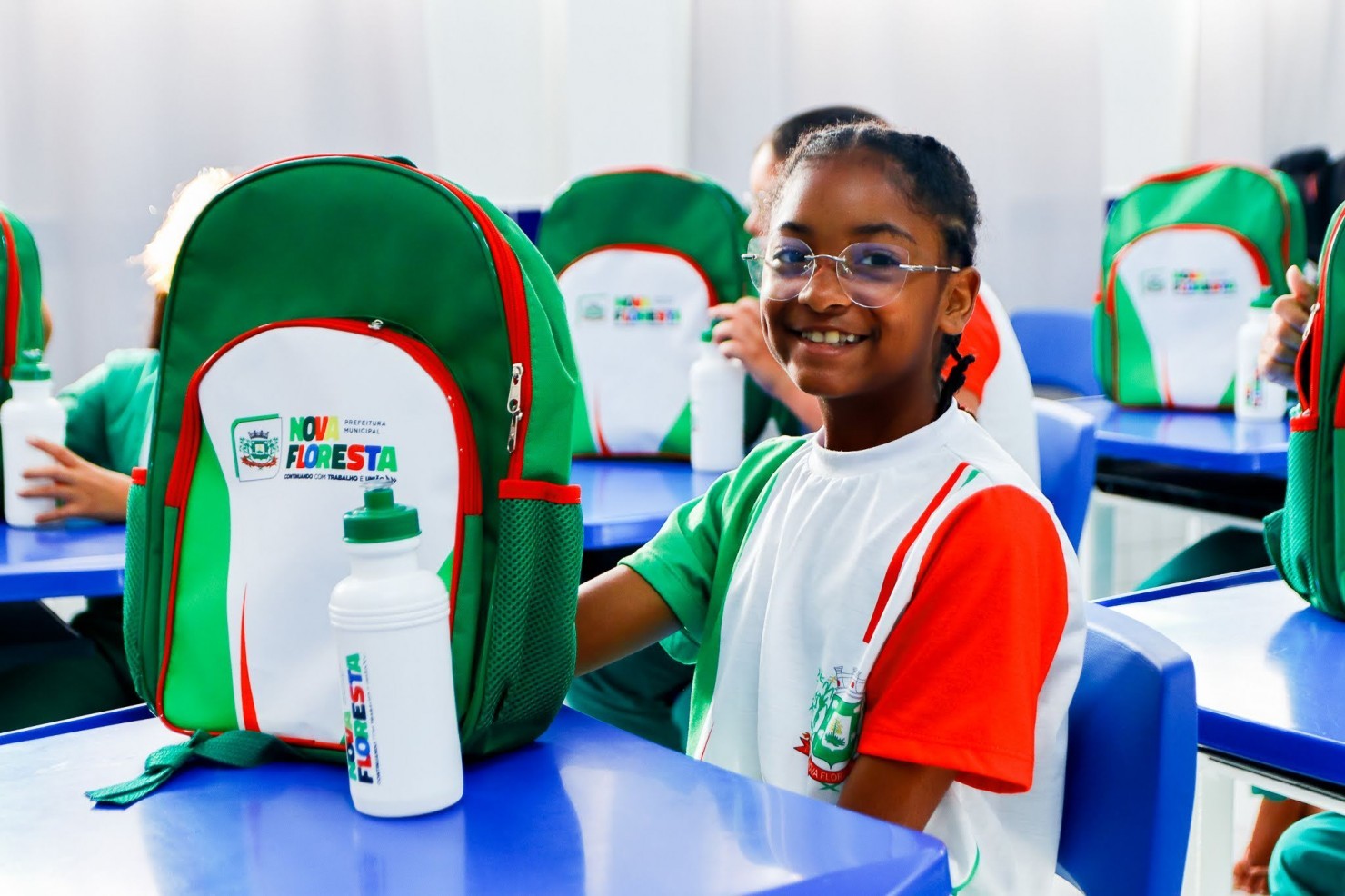 Prefeitura de Nova Floresta inicia distribuição de mais de 1.600 kits escolares para alunos da rede municipal