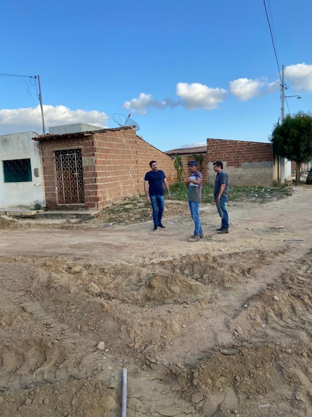 Prefeito Jarson acompanha terraplanagem da pavimentação da rua Manoel Ferreira de Lima