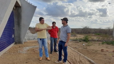 Prefeito Jarson acompanha obras de construção de ginásio do bairro Alto da Floresta
