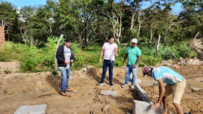 Prefeito Jarson acompanha obras de pavimentação de trecho da rua João Nilo Dantas